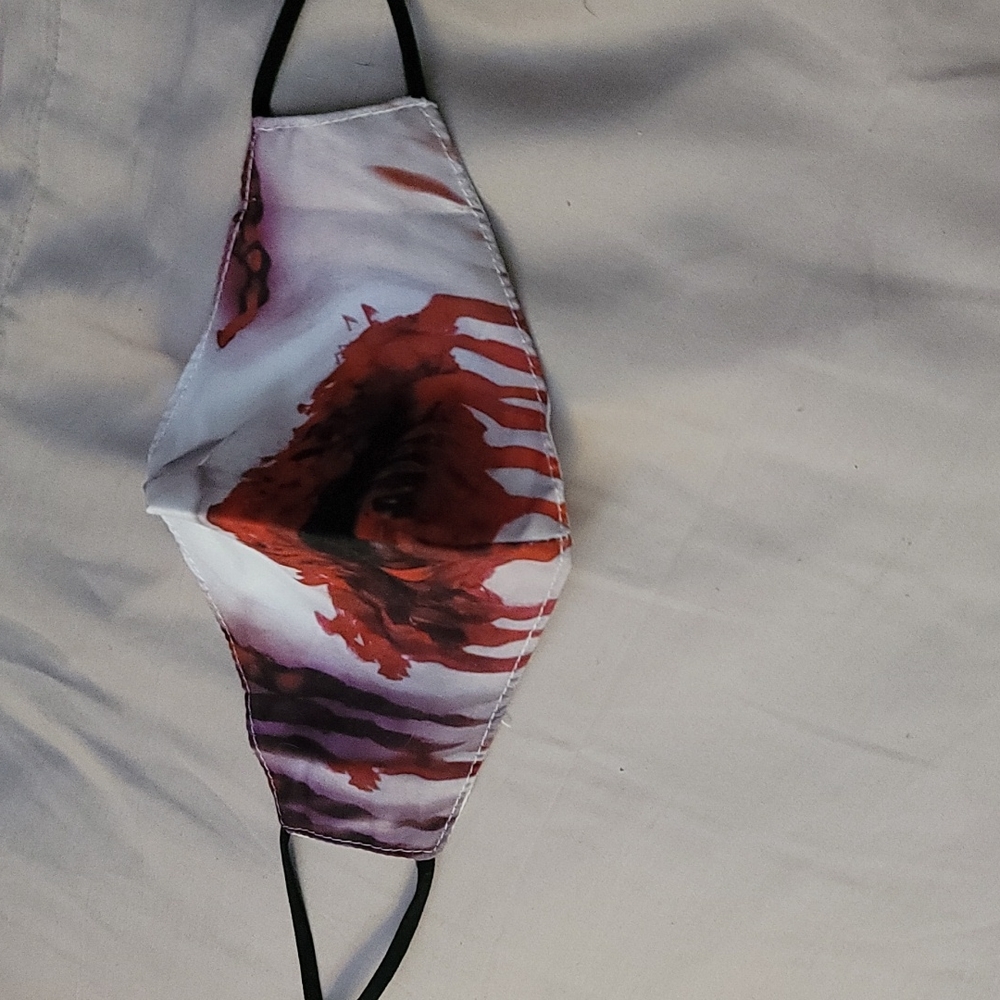GORY FACE MASK- SIMILIAR TO PENNYWISE- MUST SEE